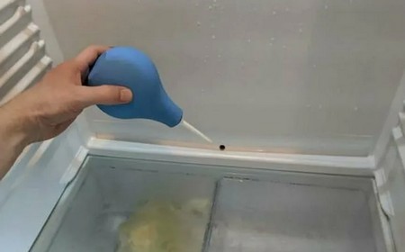 Лёд внутри холодильника