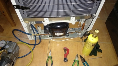 Холодильник не морозит