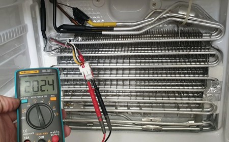 Не работает холодильник, а морозильник работает