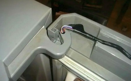 Холодильник щёлкает