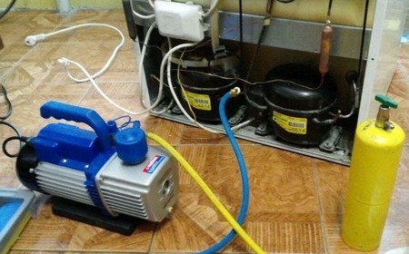 Холодильник щёлкает