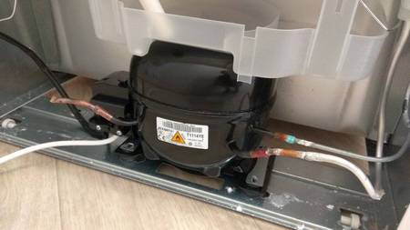 Холодильник щёлкает