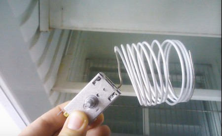 Верх холодильника не морозит