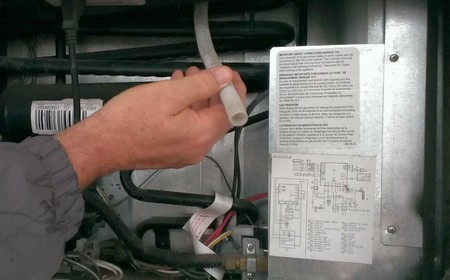 Засор дренажной системы холодильника