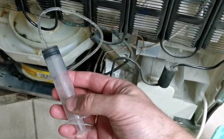 Засор дренажной системы холодильника